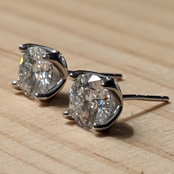 1 CT x 2 Moissanite Earrings, 4 Prong, 925 Sterling Silver - Picture 3 of 12